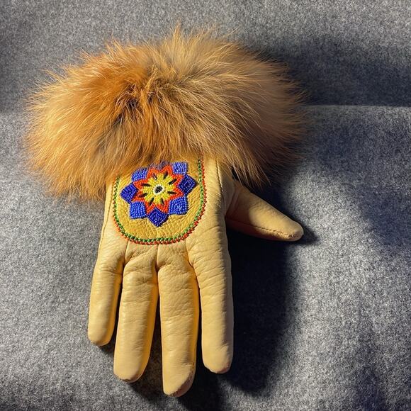 Exquisitely Beaded Tan Premium Buffalo Hide Gloves with Buffalo Fur Trim. OS - Picture 8 of 9